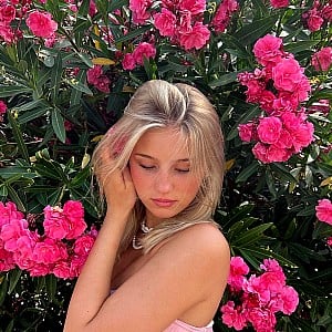 Elena Zoe