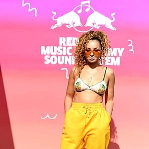 Ella Eyre