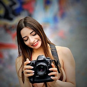 Ella Mira