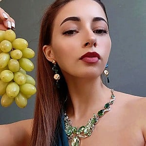 Ella Mira