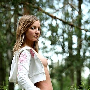 Elle B