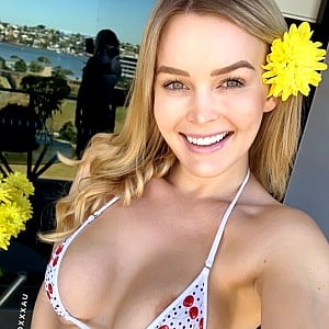 Elle Knox