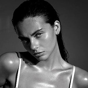 Ellie Lyon