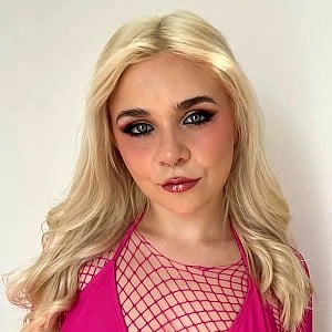 Ellie Shou