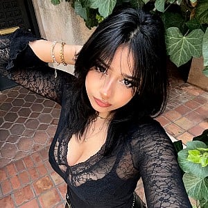Elora (OnlyFans)