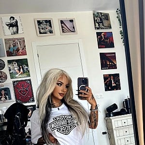Emilia Jolie