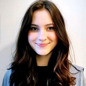 Emily Dark (Watch4Beauty)
