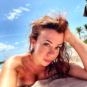 Erika Lewis (Singer)