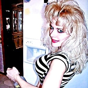 Erin Legscene