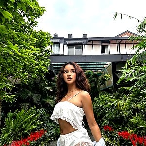 Eva Giri