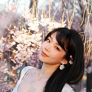 Eva Zhou