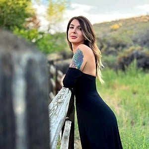 Fiona (Hotwife)