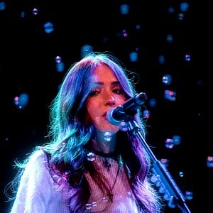 Gabriela Bee