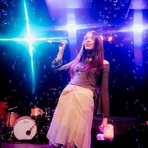 Gabriela Bee