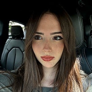 Gabriela Bee