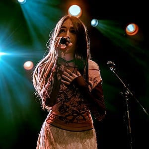 Gabriela Bee