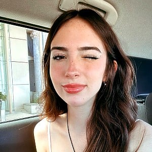 Gabriela Bee