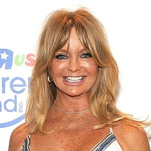 Goldie Hawn - Free pics, galleries & more at Babepedia