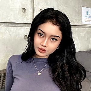 Hasna Santi