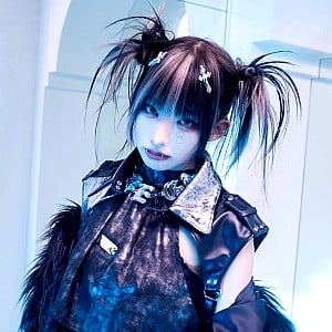Hikari Shiina