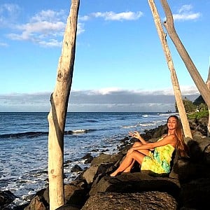 Hinarani De Longeaux