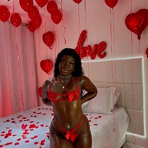 Holly Bombom