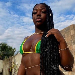 Holly Bombom