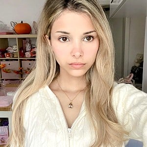 Holly Cerise