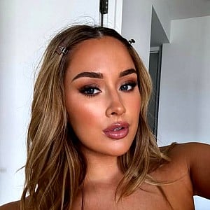 Holly Costello