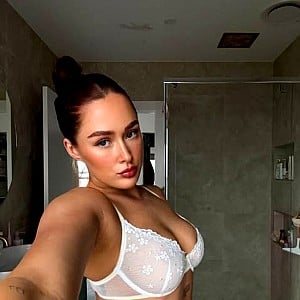 Holly Costello