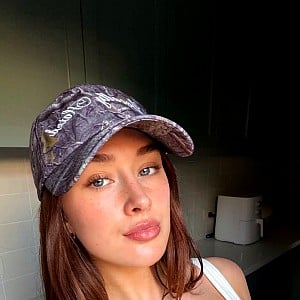 Holly Costello