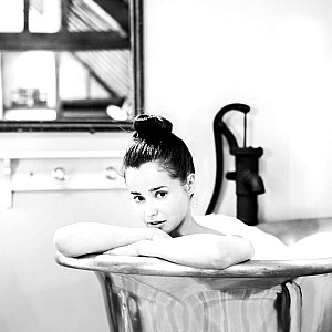 Holly Earl