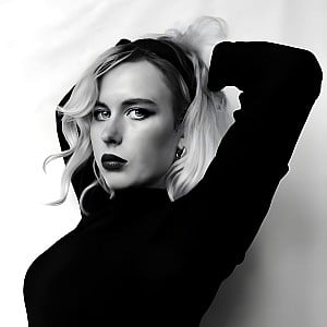 Holly Macve