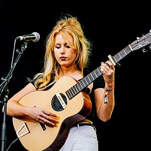 Holly Macve