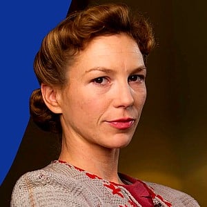 Honeysuckle Weeks (actress)