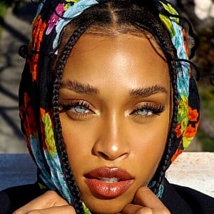 Idania Hopkin