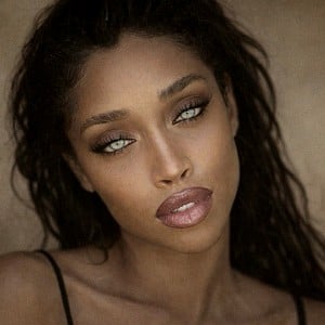 Idania Hopkin