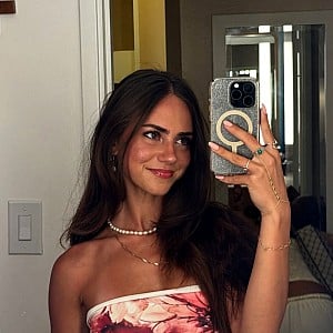 Isabella Flores