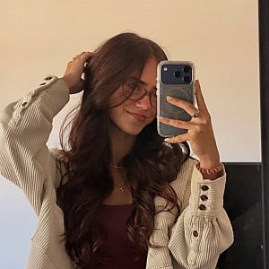 Isabella Flores