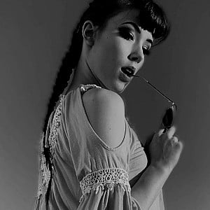 Jasmine Callipygian