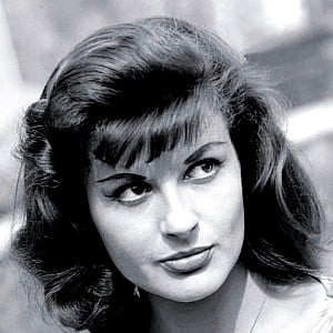 Jennifer Jayne