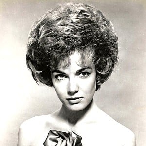 Joanna Barnes
