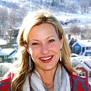 Joey Lauren Adams