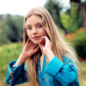 Judi Bowker