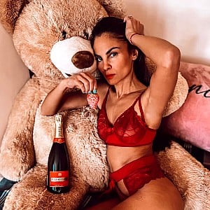 Karolina Huvarova