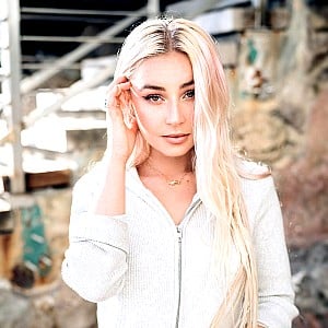 Kelly Lauren
