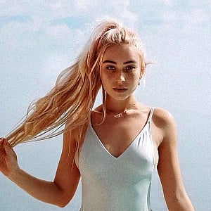Kelly Lauren