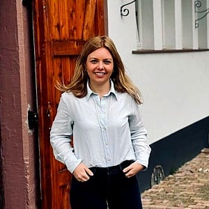 Kim-Sarah Speer