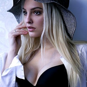 Kira W