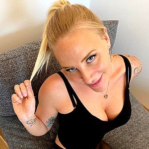 Lara CumKitten